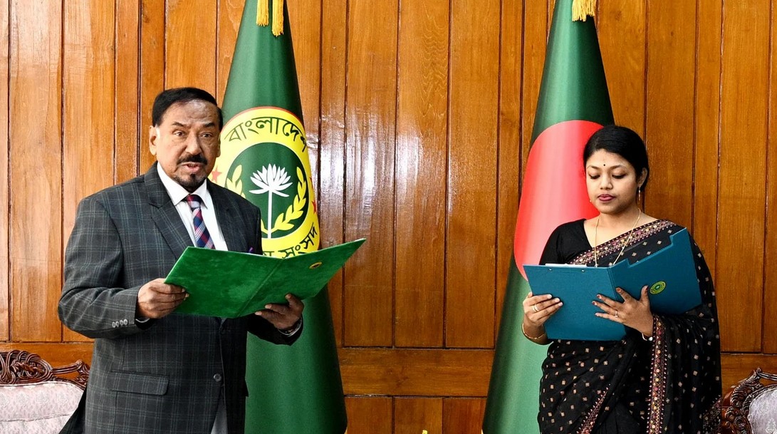 এমপি হিসেবে শপথ নিলেন নুসরাত তাবাসসুম